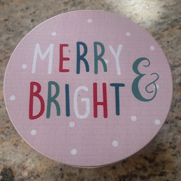 Sand & Fog Vanilla bean Noel candle. Merry & Bright cover - Picture 3 of 5